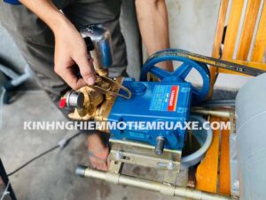 may-rua-xe-bi-ngat-lien-tuc (2)